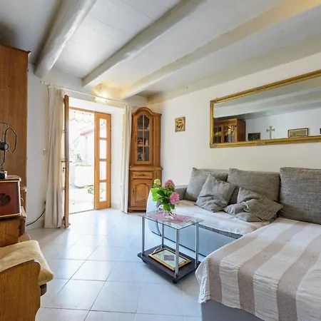 Ferienhaus Lovely Mediterranean Near The