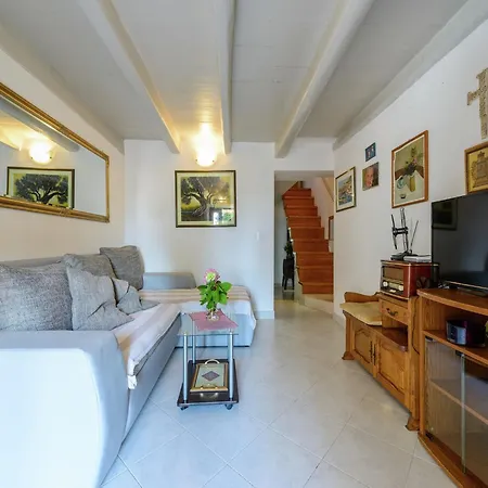 펜션 Lovely Mediterranean Near The *