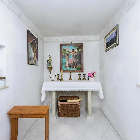 Lovely Mediterranean Near The 펜션