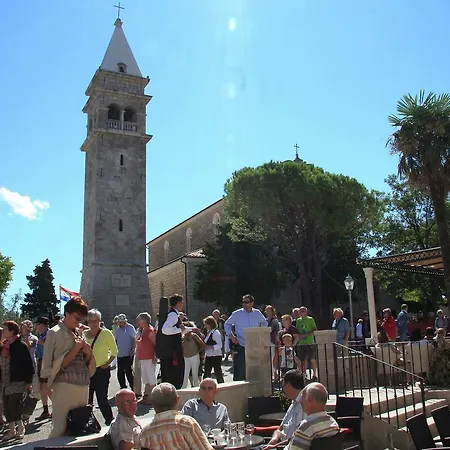 Lovely Mediterranean Near The 챠브타트