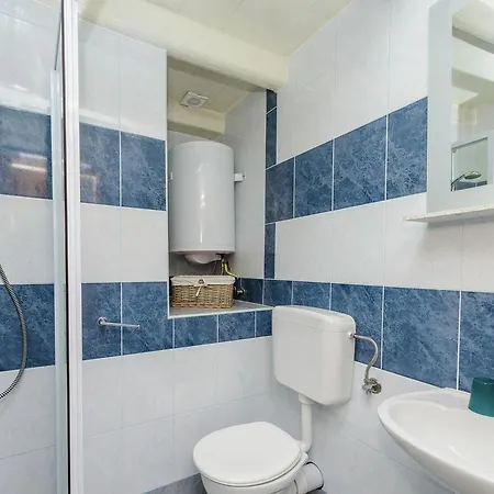 Lovely Mediterranean Near The 펜션 챠브타트