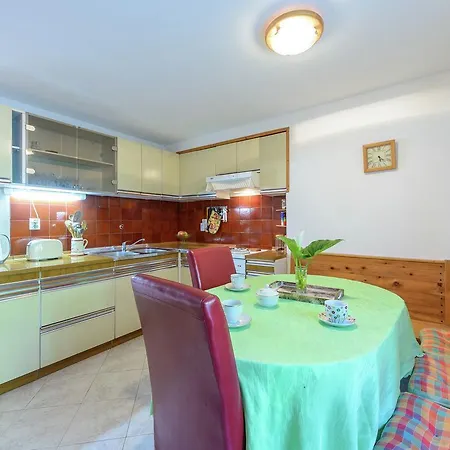 Lovely Mediterranean Near The 챠브타트