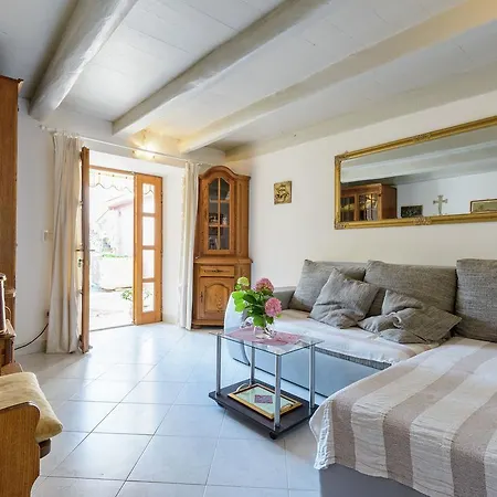 Ferienhaus Lovely Mediterranean Near The